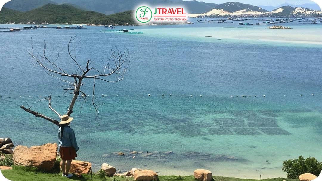 Vân Phong gần như không có sự ồn ào của du lịch đại trà