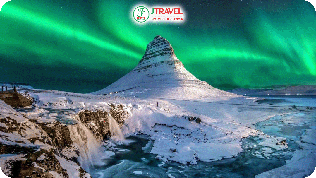 Kirkjufell là một trong những địa điểm được chụp ảnh nhiều nhất Iceland