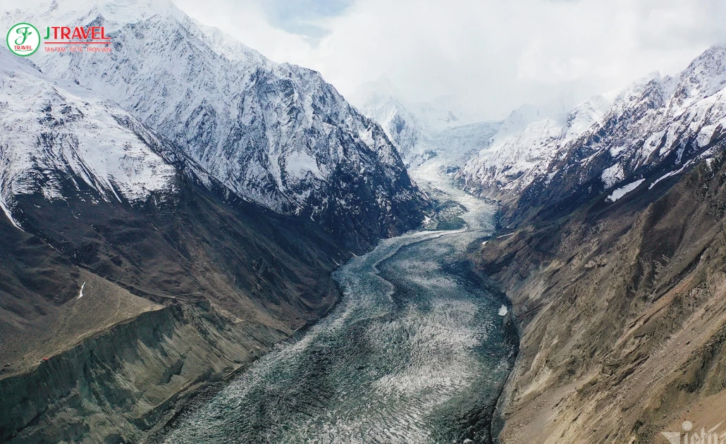 Sông băng Hopper tại thung lũng Hunza