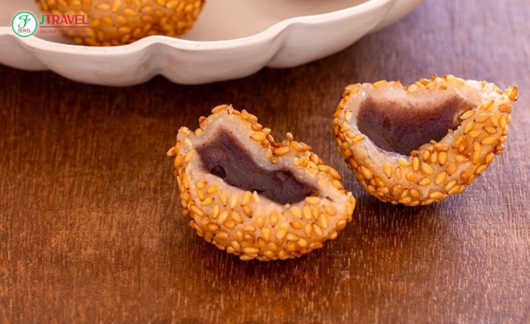 Goma Dango món ăn vặt phổ biến trong lễ hội và khu phố ẩm thực