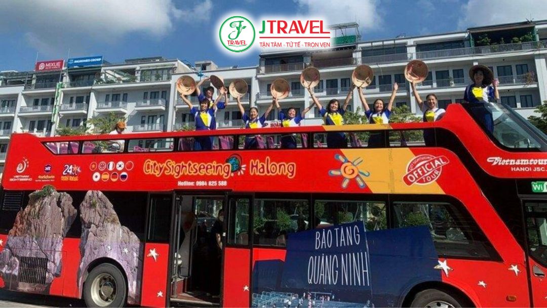Xe buýt 2 tầng Hạ Long tham quan thành phố từ trên cao