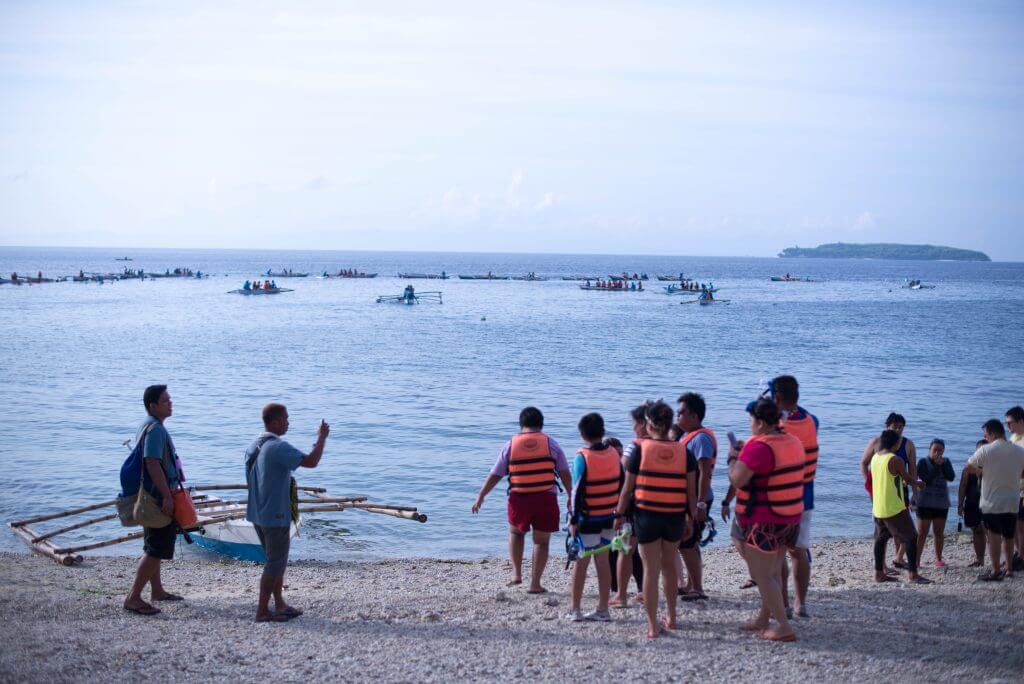 Các tour hiện nay thường kết hợp nhiều điểm nổi bật như Oslob, Kawasan, Moalboal và đảo Sumilon