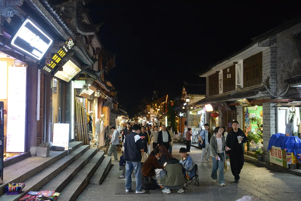 Phố đêm thành cổ Đại Lý