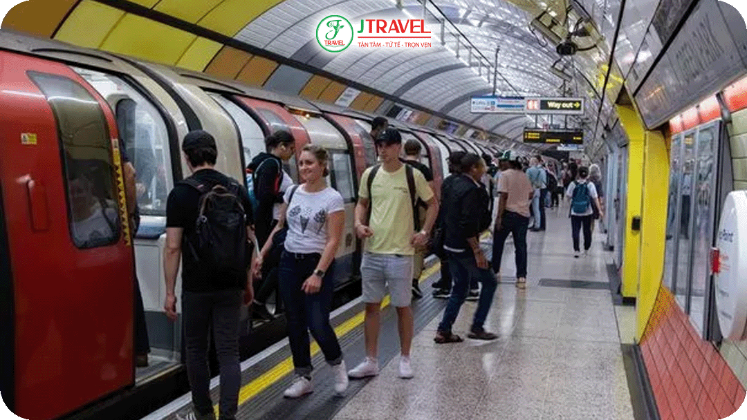 Hệ thống giao thông công cộng rất phát triển tại Anh