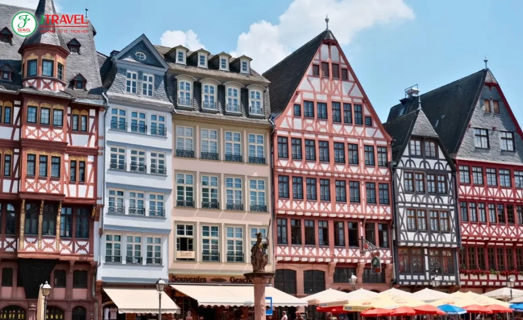 Tòa thị chính Römer ở Frankfurt với kiến trúc Gothic