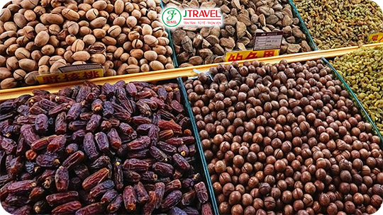 Hoa quả khô ở Tân Cương là món quà ý nghĩa cho người thân và bạn bè