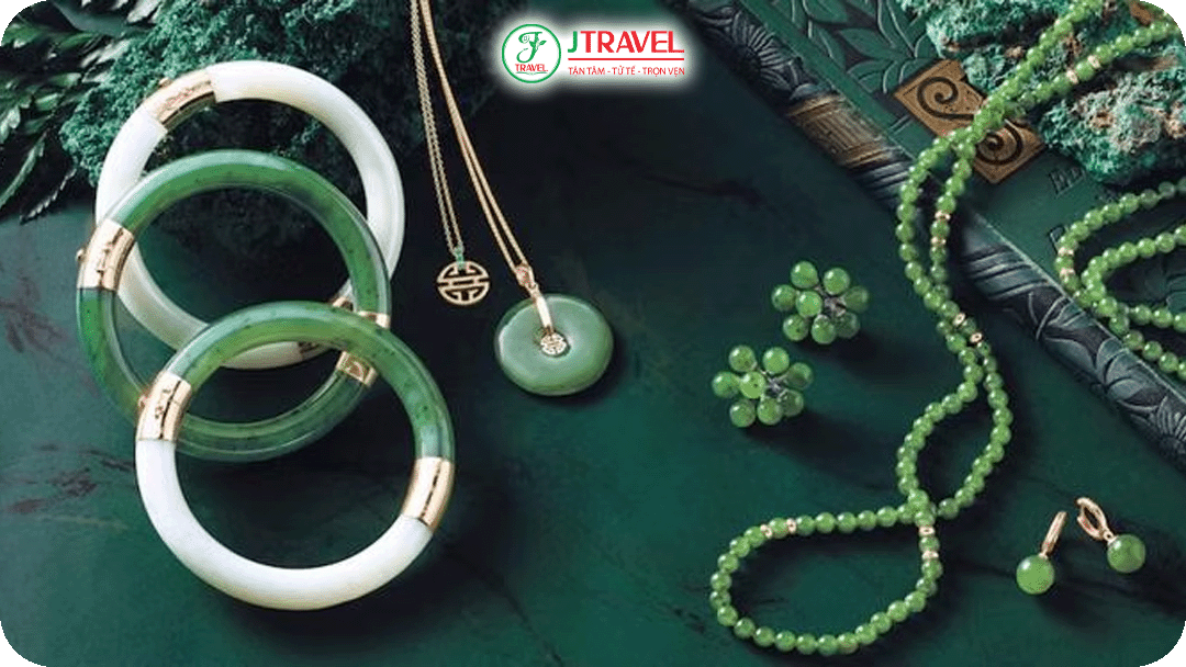 Du khách có thể mua ngọc bích làm quà tặng kỷ niệm Trung Quốc