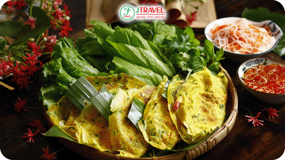 Bánh Xèo Miền Tây – Lớp vỏ vàng giòn và nhân bên trong khá đầy đặn