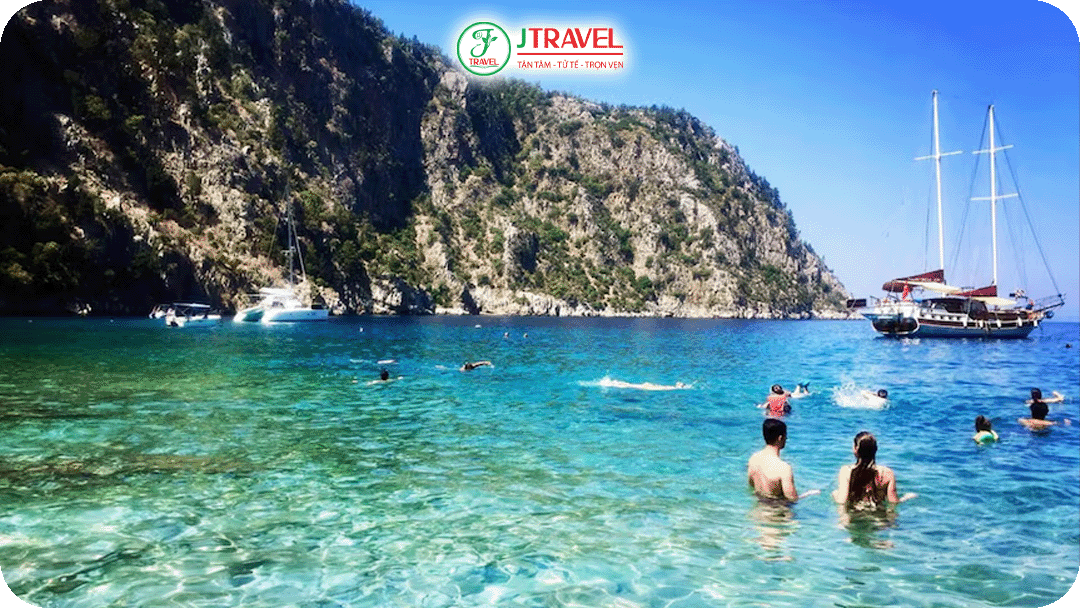 Tận hưởng kì nghỉ hè tại vùng biển Butterfly Valley