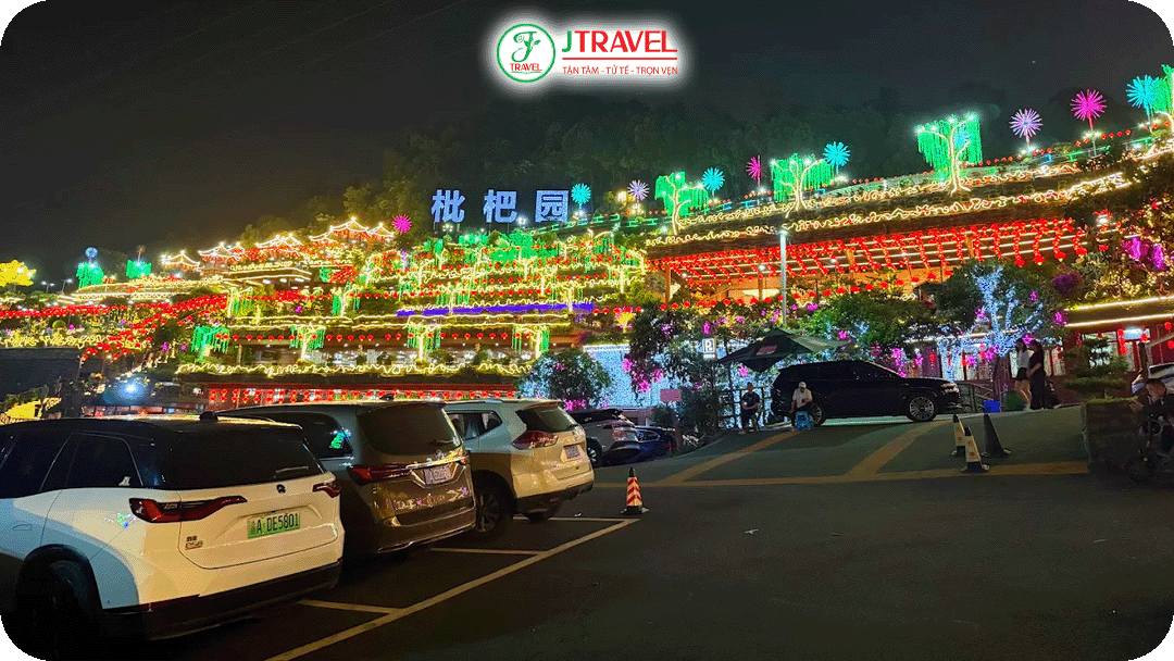 Du khách cần đi bộ 30p từ bãi giữ xe lên nhà hàng Tỳ Bà Viên