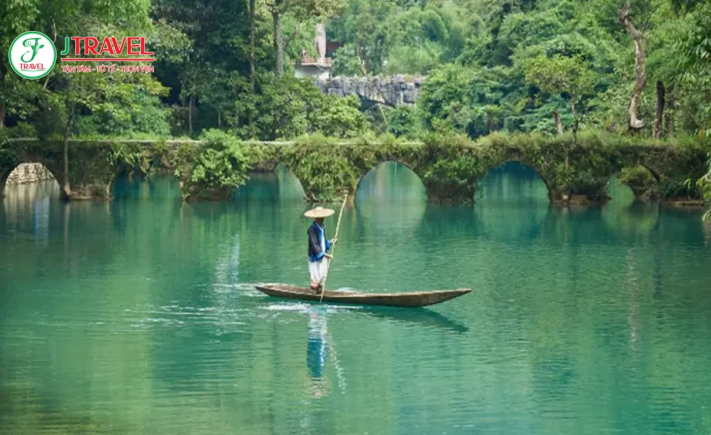 Góc làng yên bình ở Thiên Hộ Miêu Trại