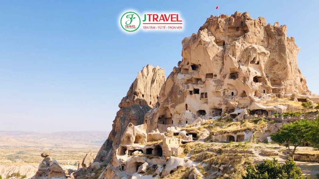 Uchisar Castle – pháo đài đá cổ đại ngắm toàn cảnh Cappadocia