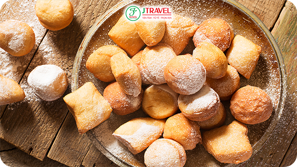 Baursak – Bánh Chiên Vàng Giòn Ngọt Ngào