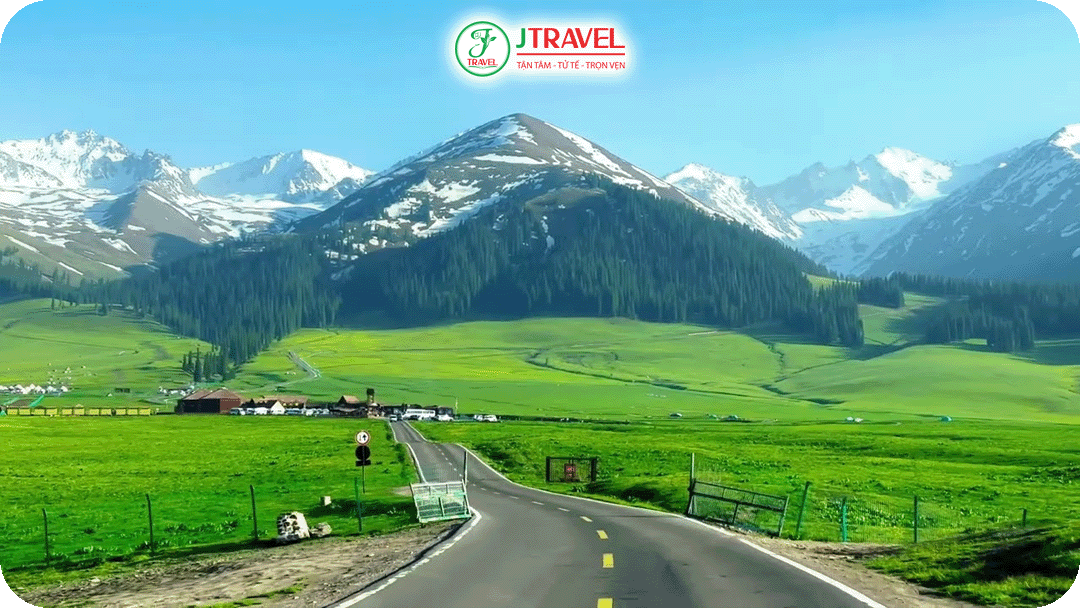 Tân Cương còn là giao điểm của nhiều nền văn hóa cổ xưa trên Con đường Tơ lụa