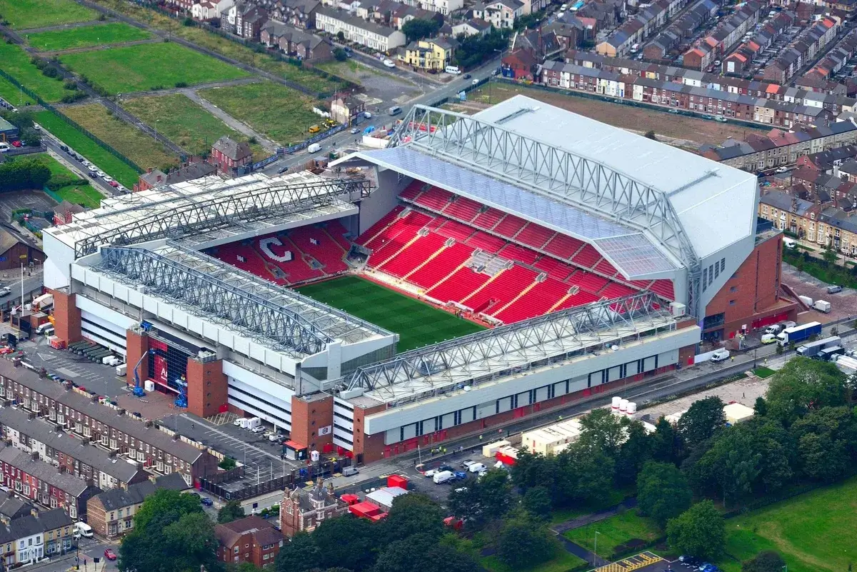 Sân Anfield – Biểu tượng bóng đá thành phố Liverpool (ảnh internet)