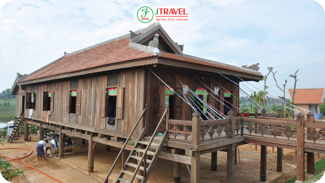 Những ngôi nhà sàn truyền thống của người Chăm