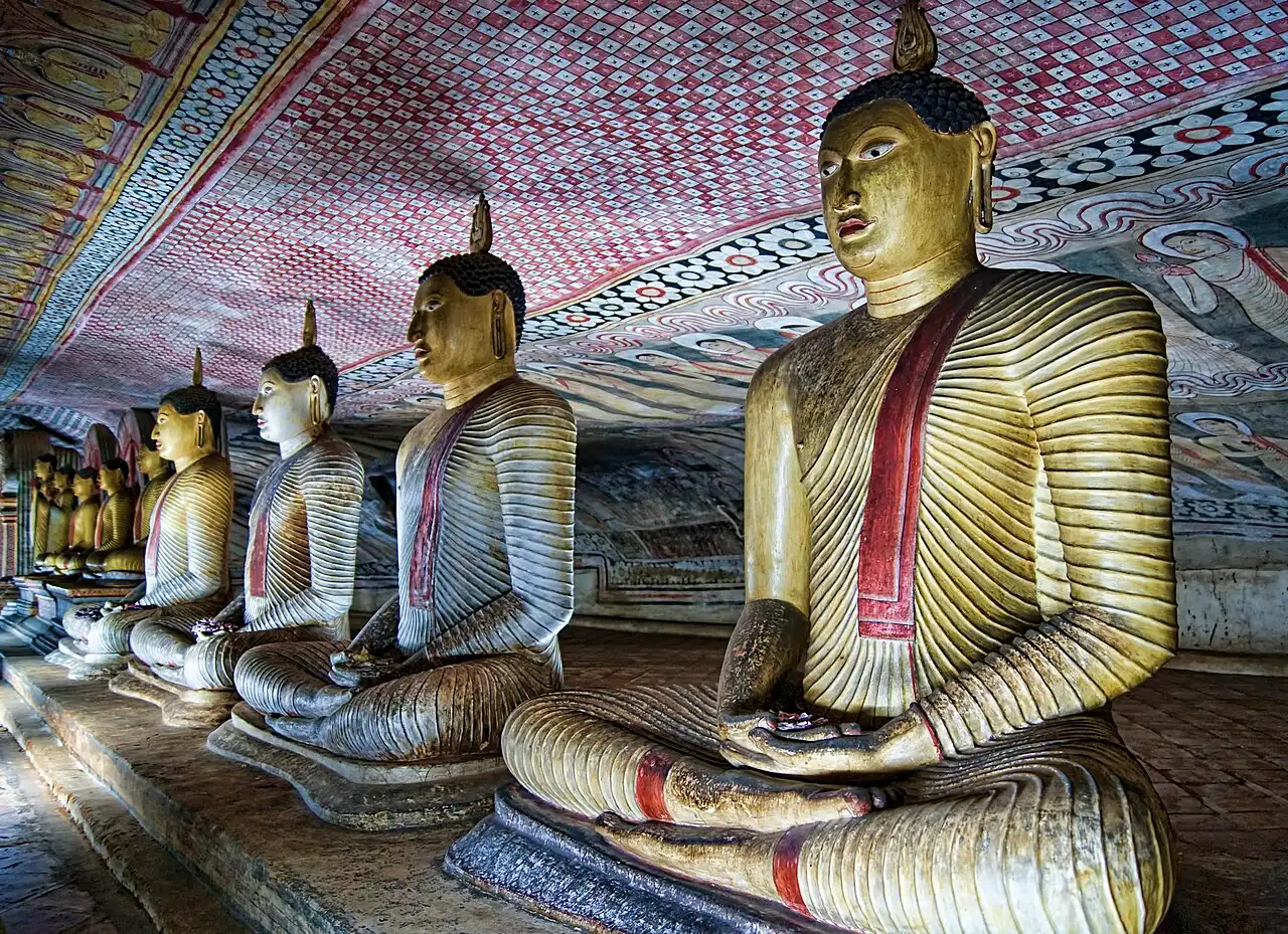 Tượng Phật trong đền hang Dambulla, Sri Lanka