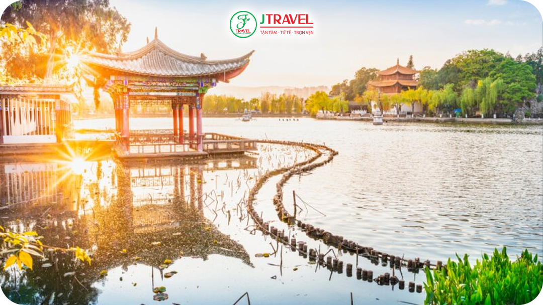 Thành phố Côn Minh nổi tiếng với các hồ nước, dãy núi và những khu phố cổ