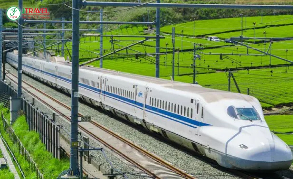 Tàu JR hướng tới Yamanashi