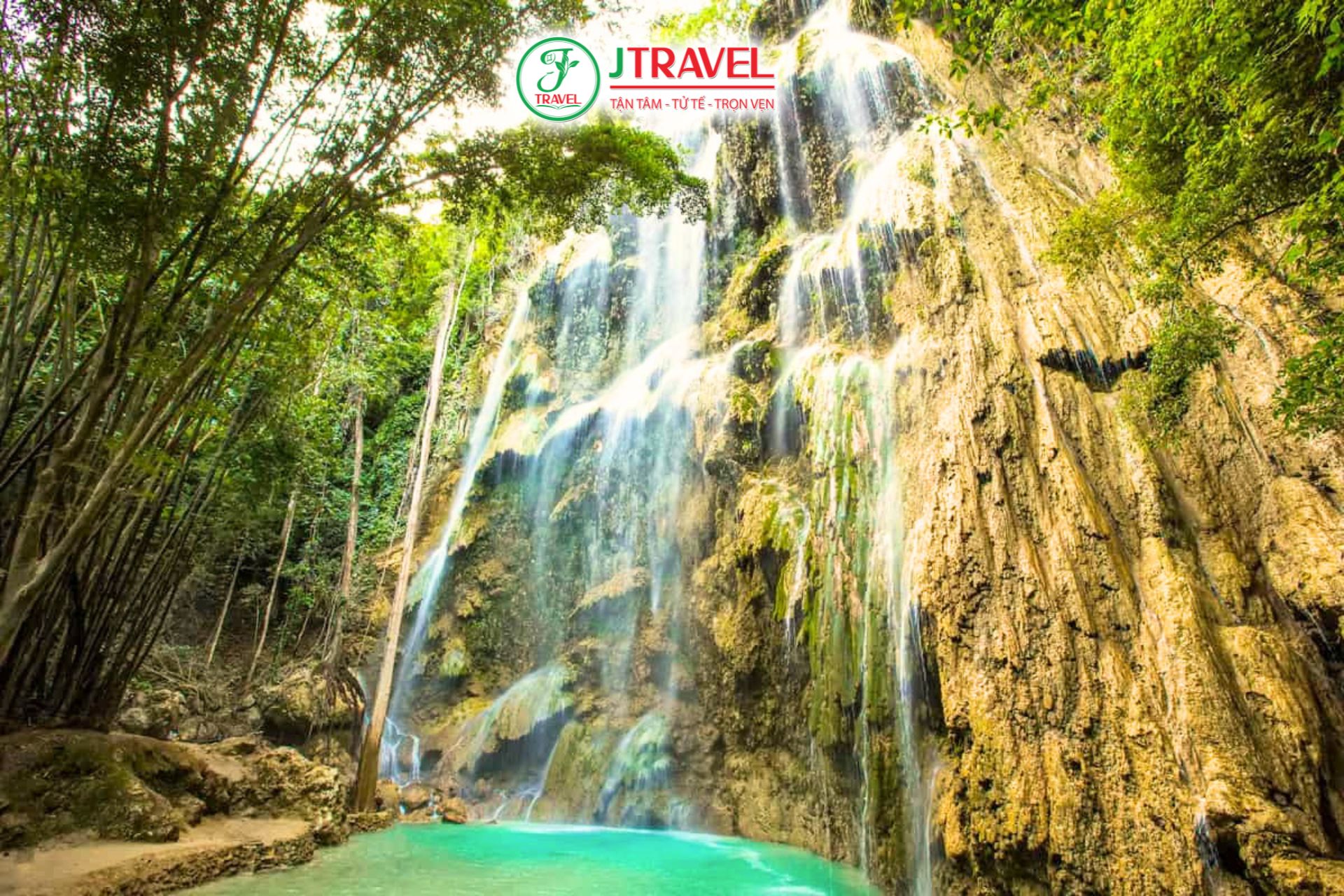 Thác Tumalog vào mùa khô