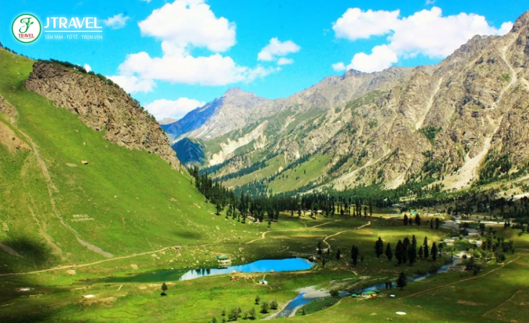 Deosai Plateau hơn 4.000m với cảnh quan hoang sơ rộng lớn
