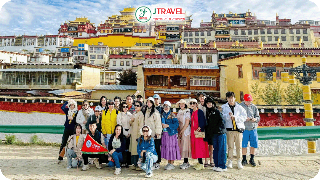 Đoàn khách tham quan Lệ Giang - Shangrila No Shopping