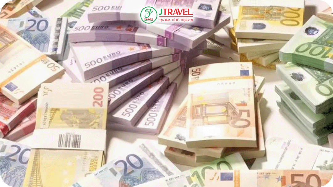 Tiền giấy Euro gồm các mệnh giá €5, €10, €20, €50, €100, €200 và €500