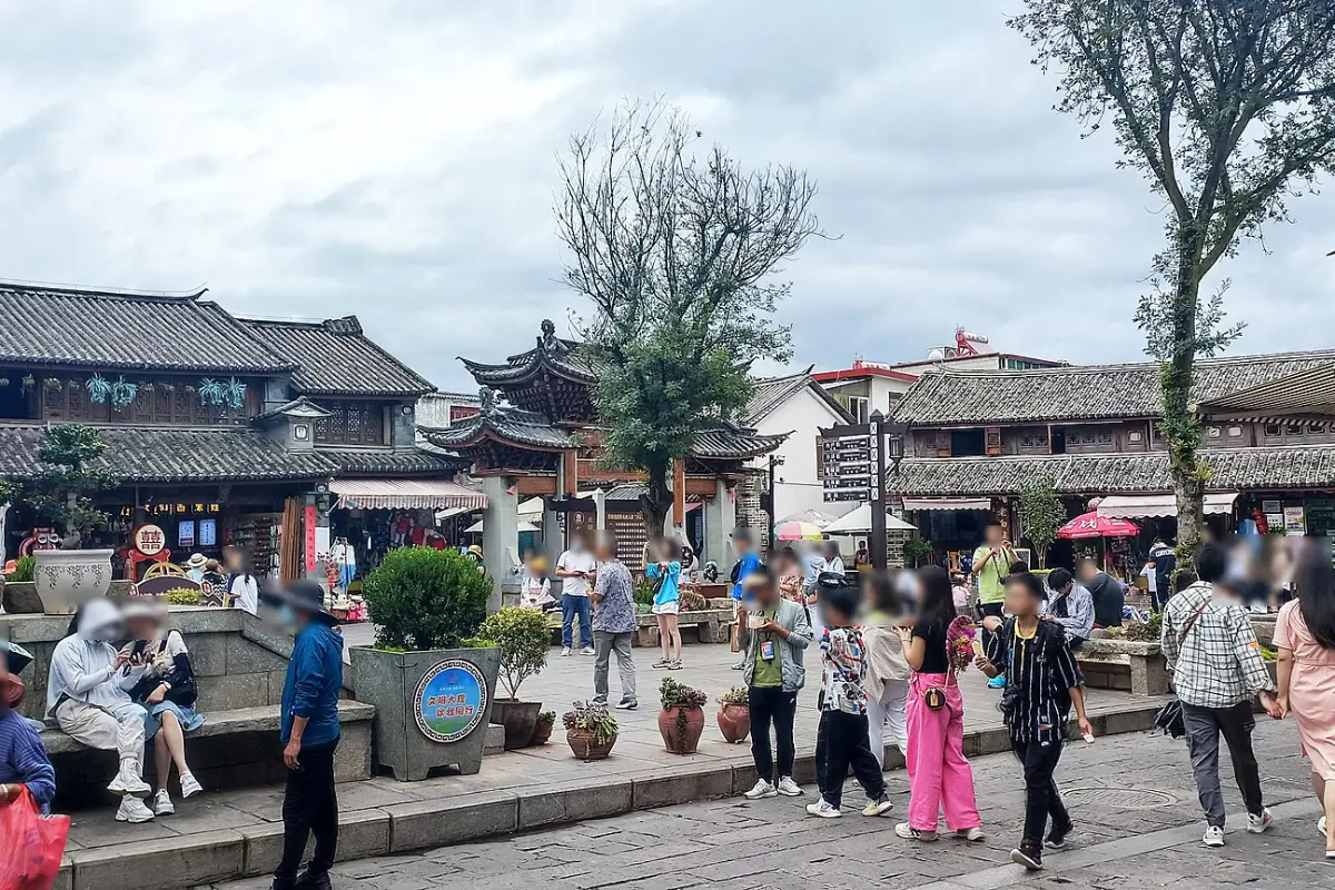Quảng trường Tứ Phương Nhai ở cổ trấn Hỷ Châu