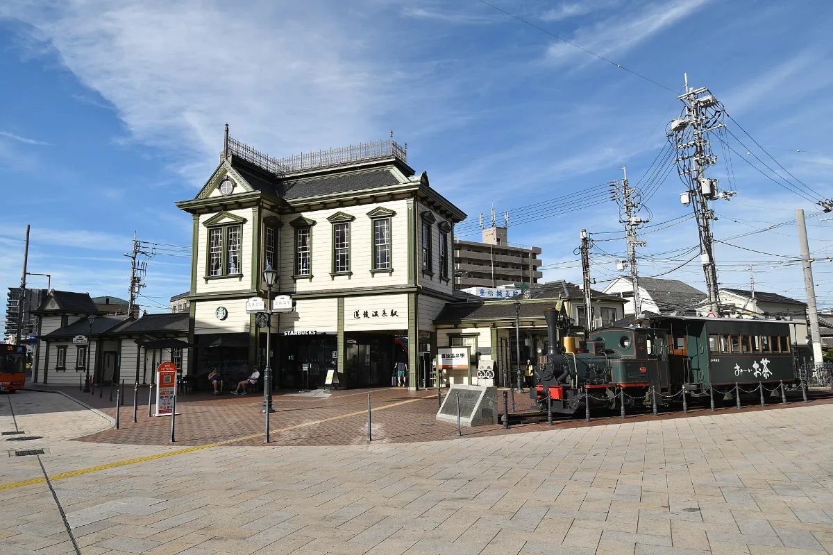 Ga Dogo Onsen và tàu Botchan