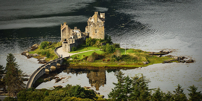 Lâu đài Eilean Donan – Biểu tượng cổ tích giữa dòng nước (ảnh internet)