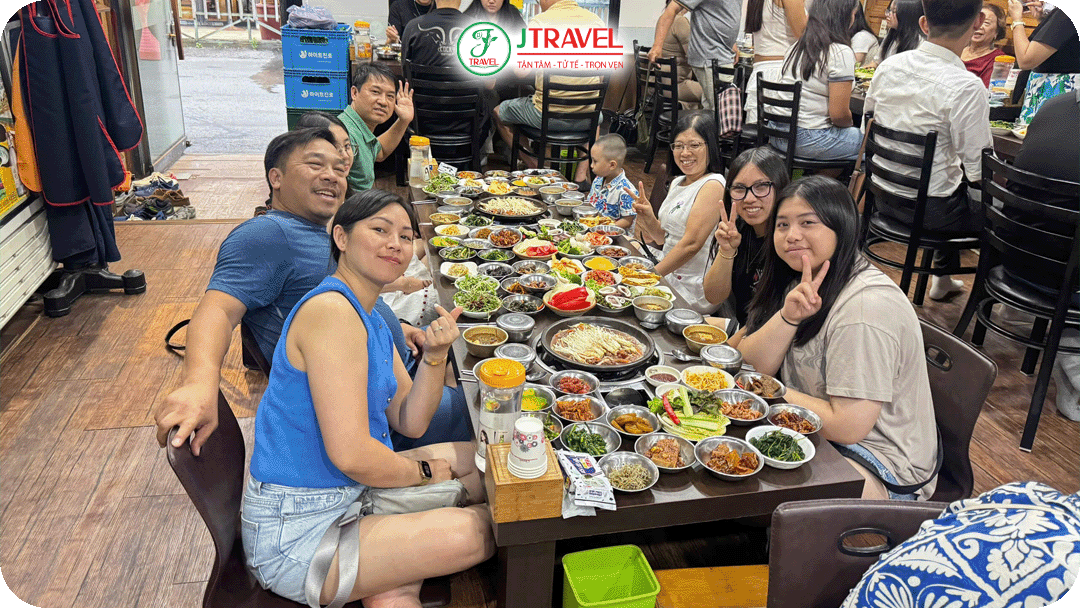 J Travel luôn chuẩn bị đầy đủ bữa ăn cho du khách thưởng thức