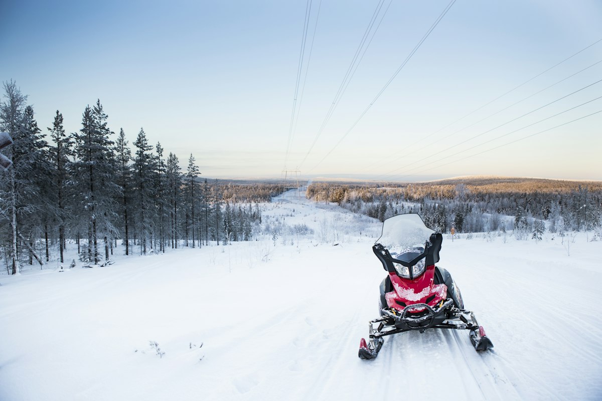 Lái xe trượt tuyết trên cánh đồng tuyết Rovaniemi, Phần Lan