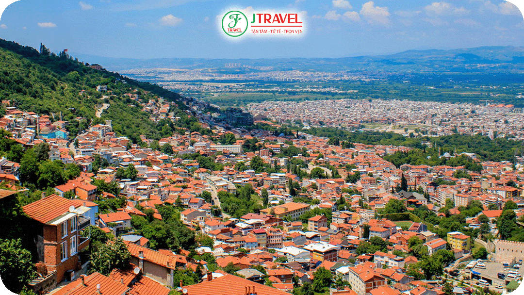 Bursa - Nằm ở phía Tây Bắc Thổ Nhĩ Kỳ, dưới chân núi Uludağ