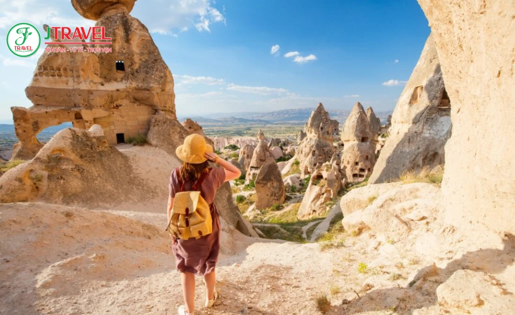 Khu hang đá Uçhisar Castle Cappadocia mát như điều hòa tự nhiên