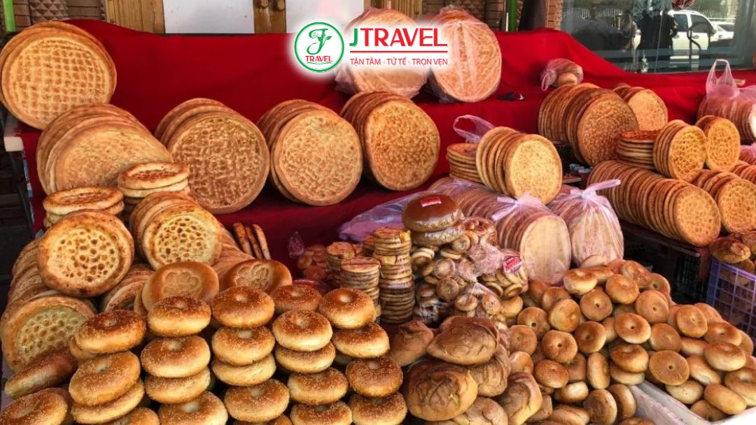 Quầy bán bánh Naan của người dân địa phương