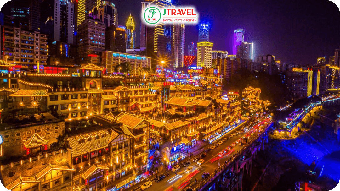 Hồng Nhai Động rực rỡ nhìn từ cầu Qiansimen