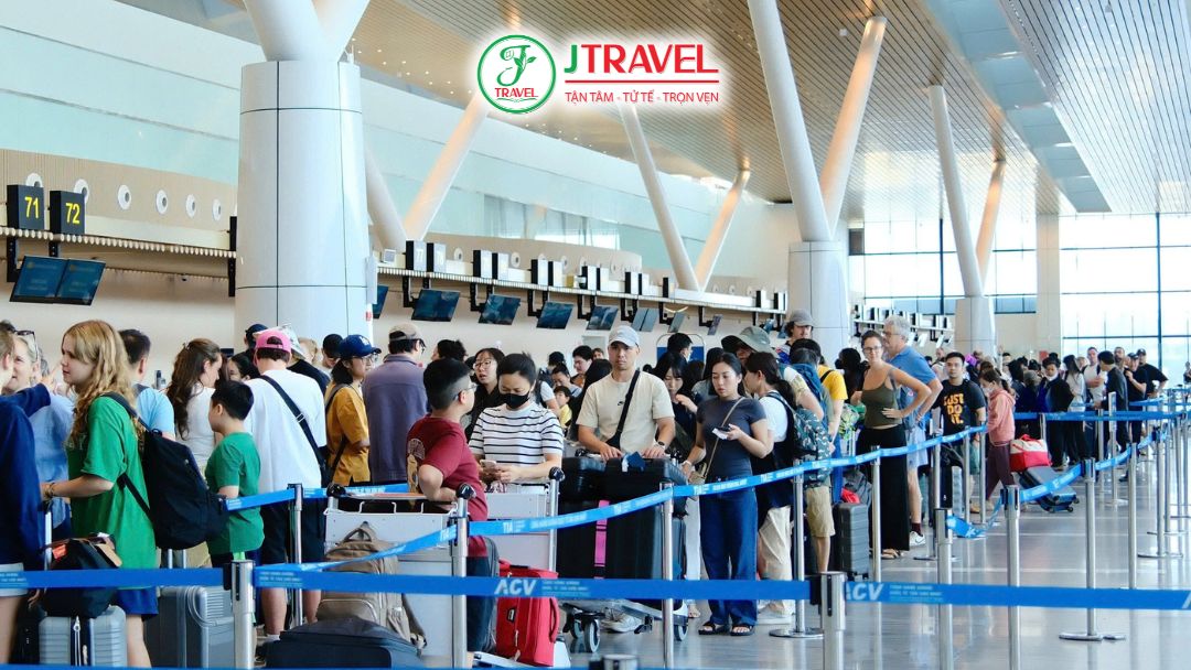 Nhập cảnh sân bay Tân Sơn Nhất