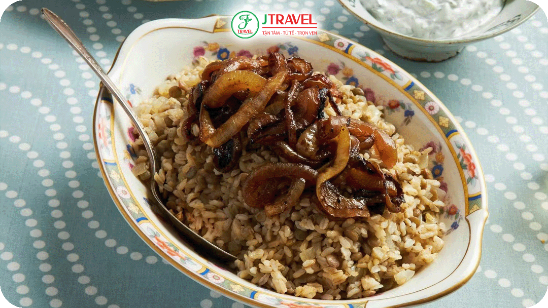 Mujadara – Món cơm đậu lăng trộn hành phi