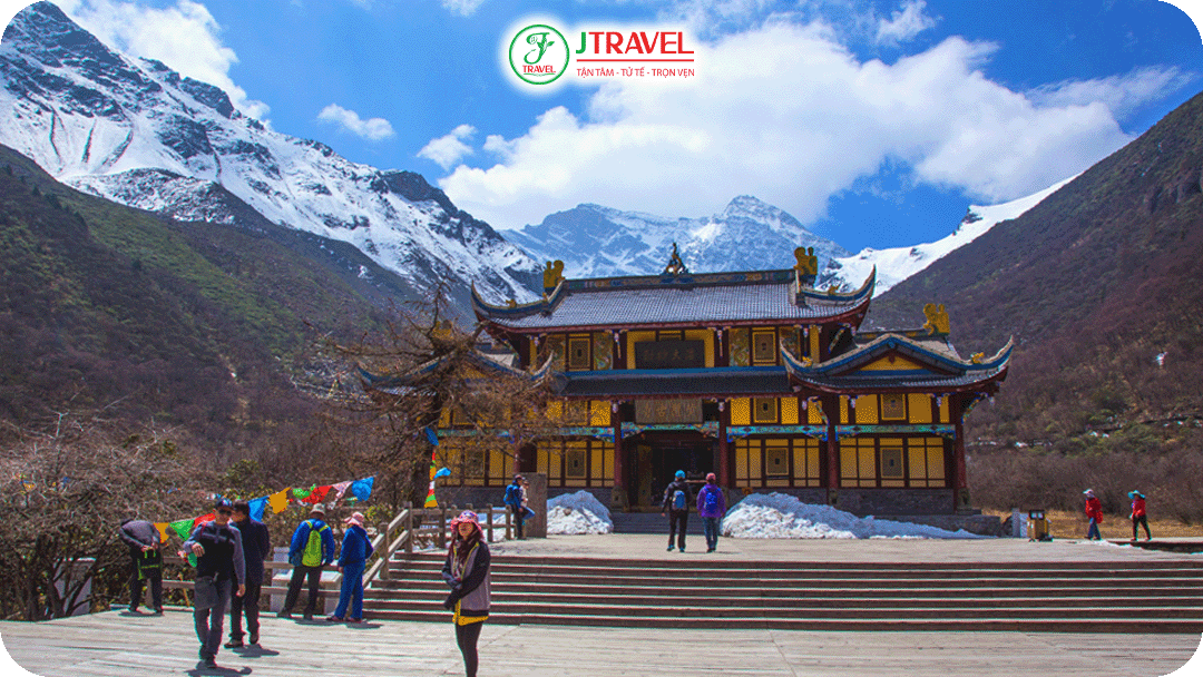 Chùa Hoàng Long (Huanglong Temple) điểm tâm linh cổ kính giữa thiên nhiên hoang sơ