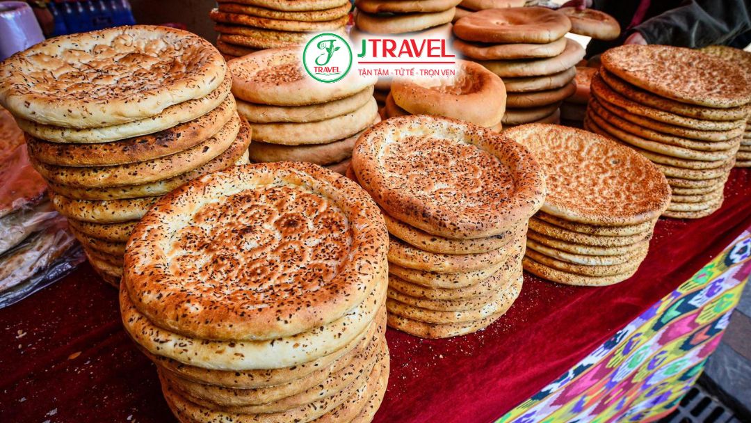 Bánh naan đặc sản của người Uyghur Tân Cương