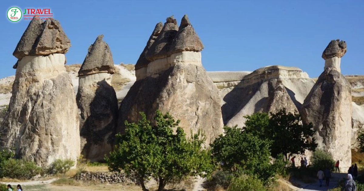 Toàn cảnh Thung lũng Bồ Câu