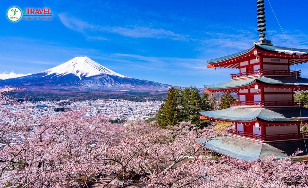 Mùa đông ở Yamanashi với núi Phú Sĩ phủ tuyết