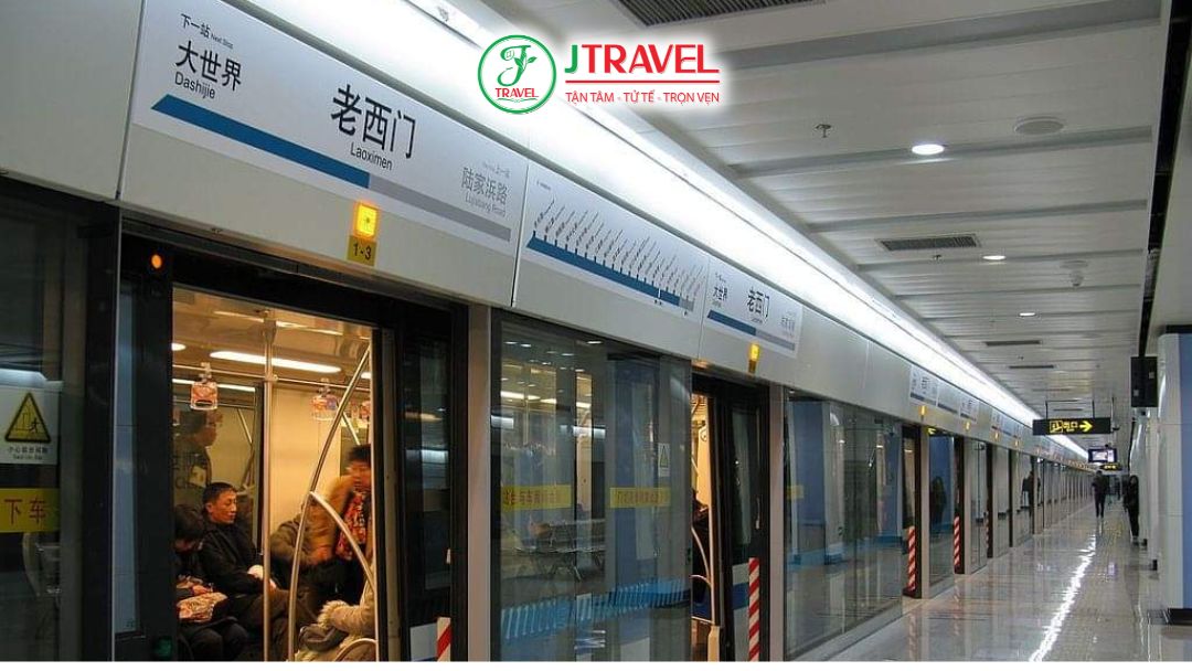 Đến bến du thuyền bằng metro giúp tiết kiệm