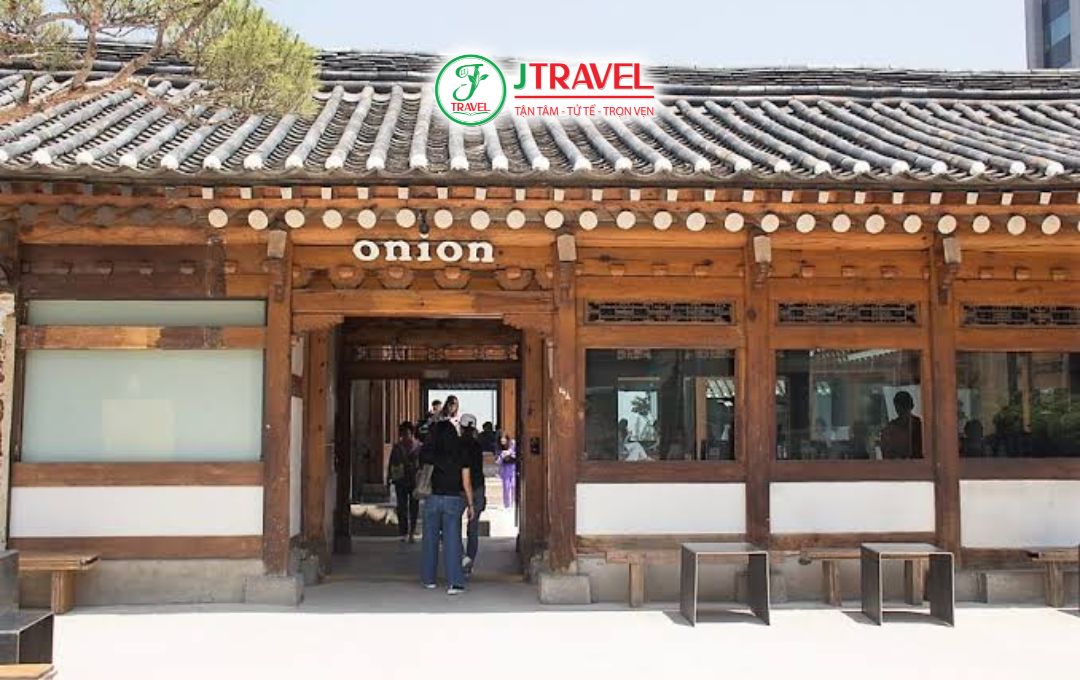 Cafe Onion Anguk