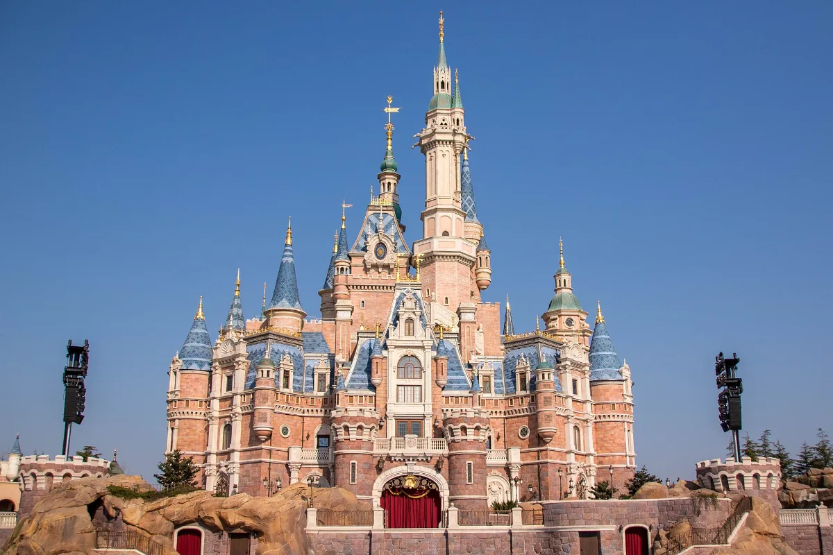 Lâu đài Enchanted Storybook ở Disneyland Thượng Hải