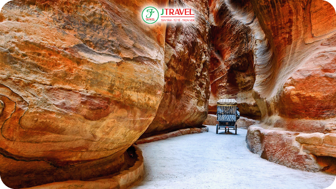 Hẻm núi Siq - Con đường dẫn vào Petra dài hơn một kilomet