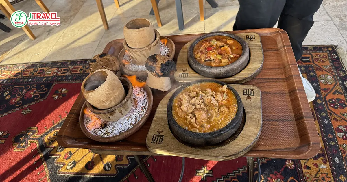 Du lịch Thổ Nhĩ Kỳ nên ăn món Kebab nấu trong bình gốm