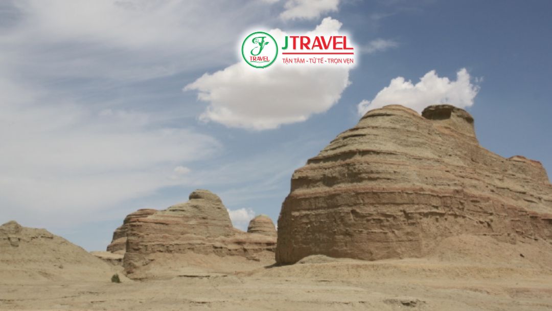 Khung cảnh Urho gợi cảm giác như thành phố cổ bị nguyền rủa