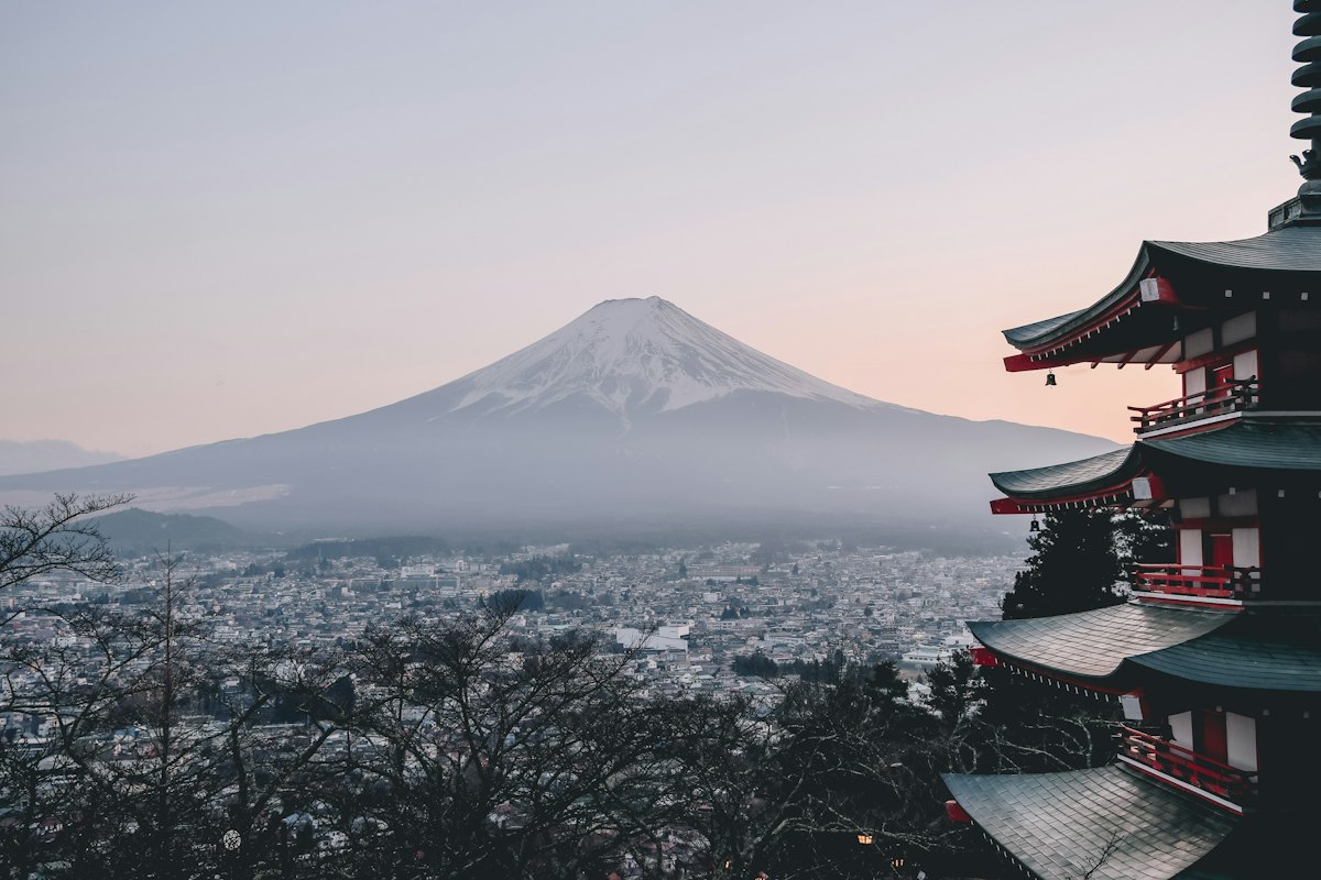 Chùa Chureito và núi Phú Sĩ nhìn từ Fujiyoshida