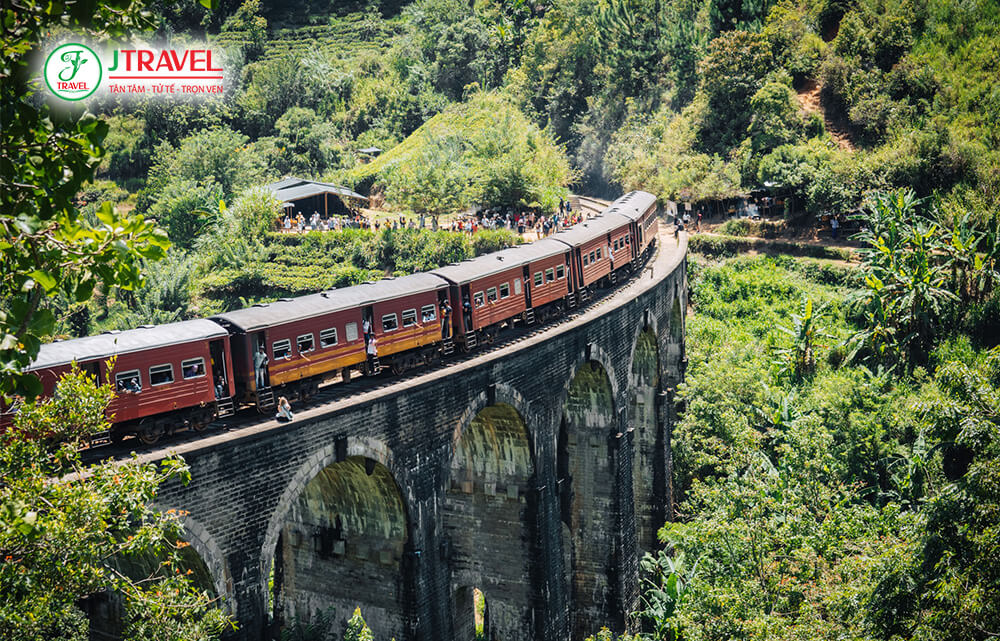 Ella mang màu sắc trẻ trung và thiên nhiên rõ nét hơn với các cung đường đi bộ, thung lũng, đồi chè